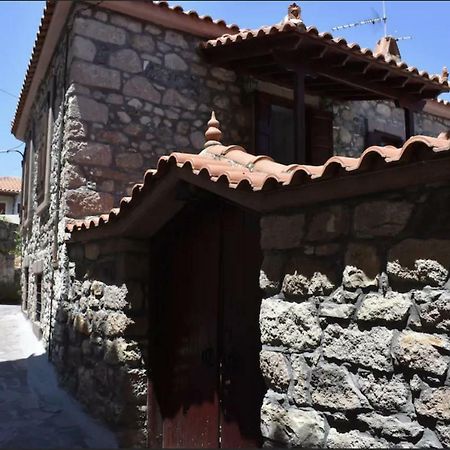 Вилла Wood And Stone In The Path Of Lava Antissa Экстерьер фото