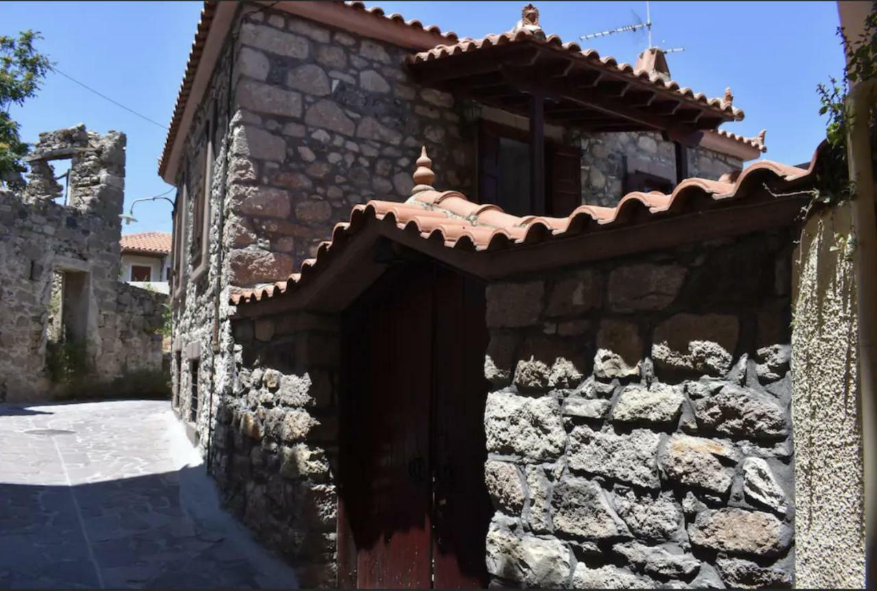 Вилла Wood And Stone In The Path Of Lava Antissa Экстерьер фото
